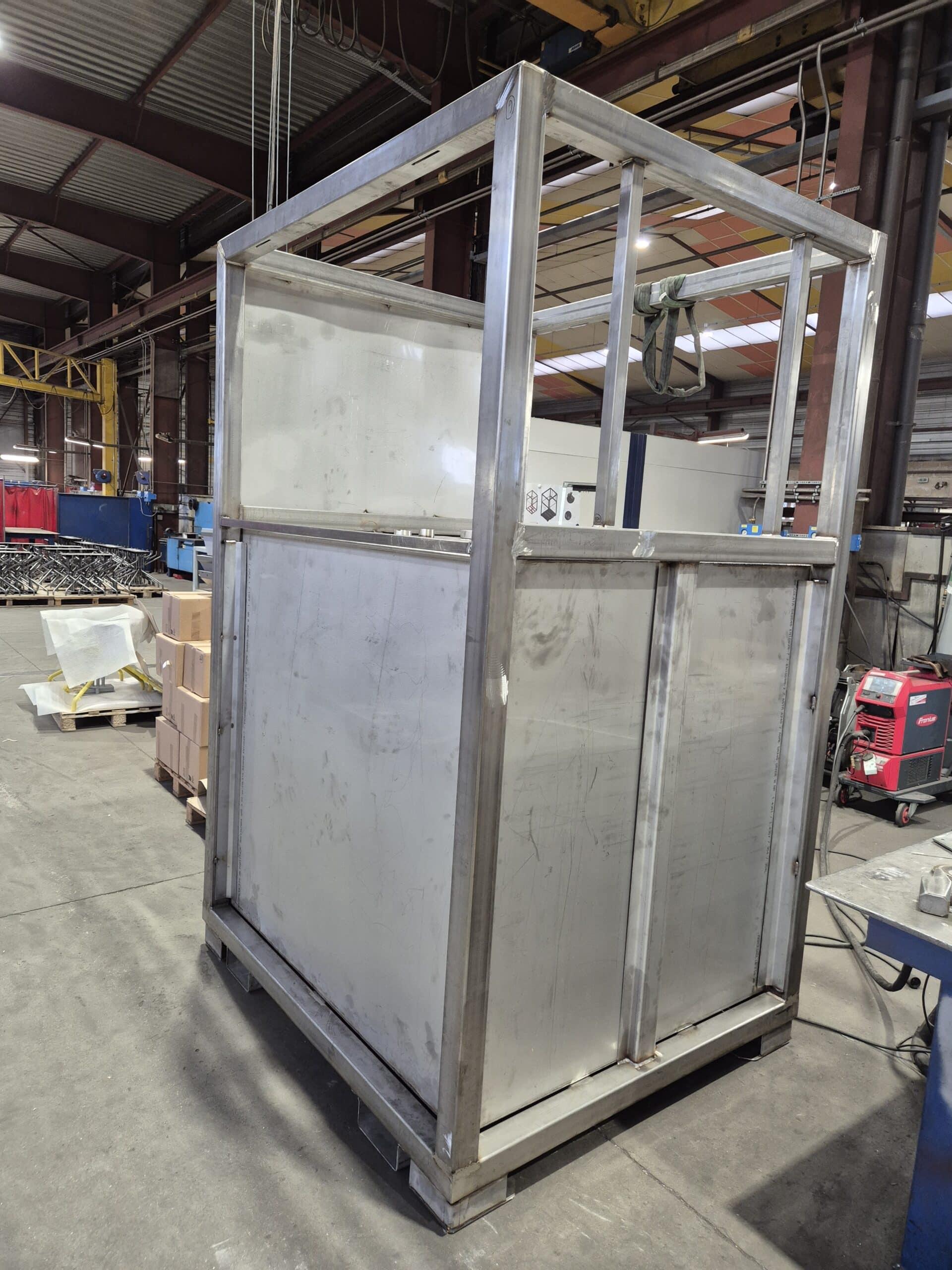 assemblage d'une cabine d'additivation inox chez artech